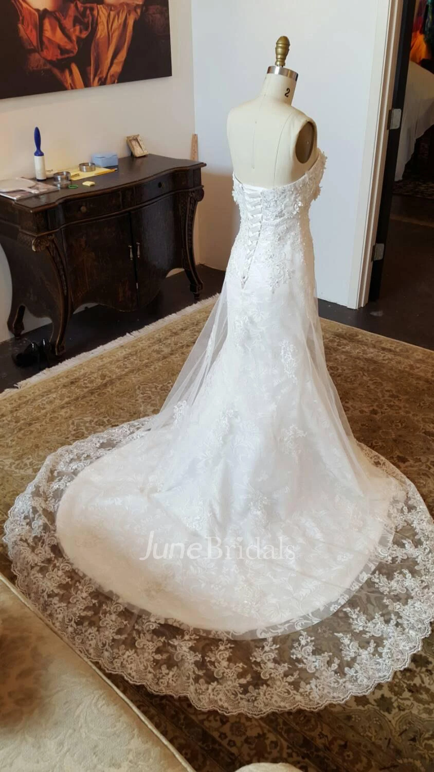Intricate Sweetheart Mermaid Lace Beaded Wedding Dress With Sequined Flower