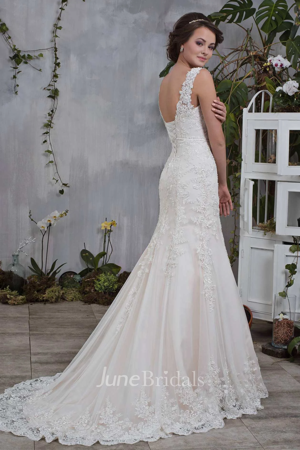 Plunged Sleeveless Mermaid Wedding Dress With Appliques And Court Train