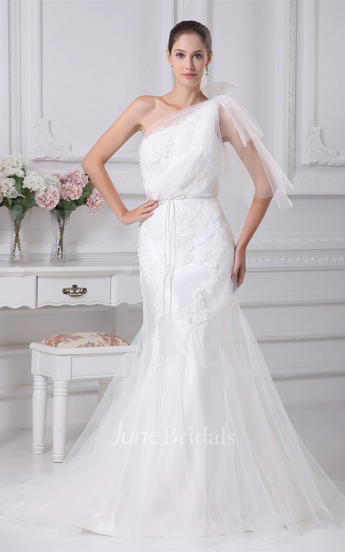 One-Shoulder Tulle Appliqued Dress with Trumpet Silhouette