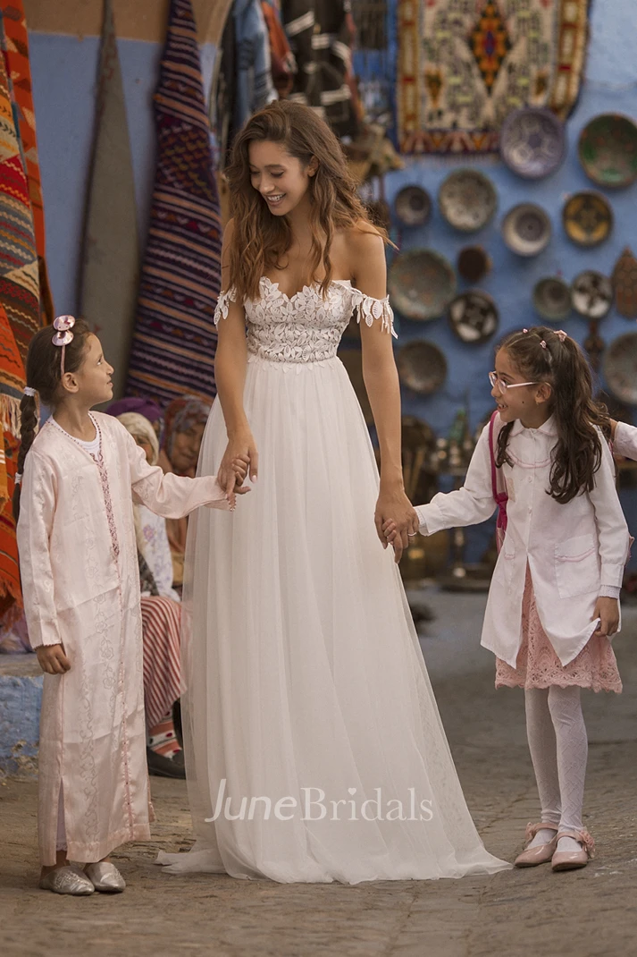 V-neck Off-the-shoulder Ethereal Sexy Tulle Wedding Dress With Lace Details On Top