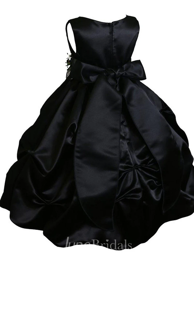 Sleeveless Scoop-neck Ruffled Dress With Flower