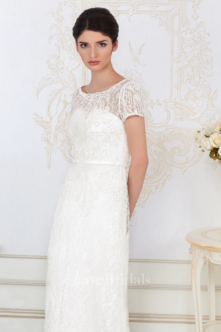 Scoop-neck Short Sleeve long Wedding gown With Beading And Lace