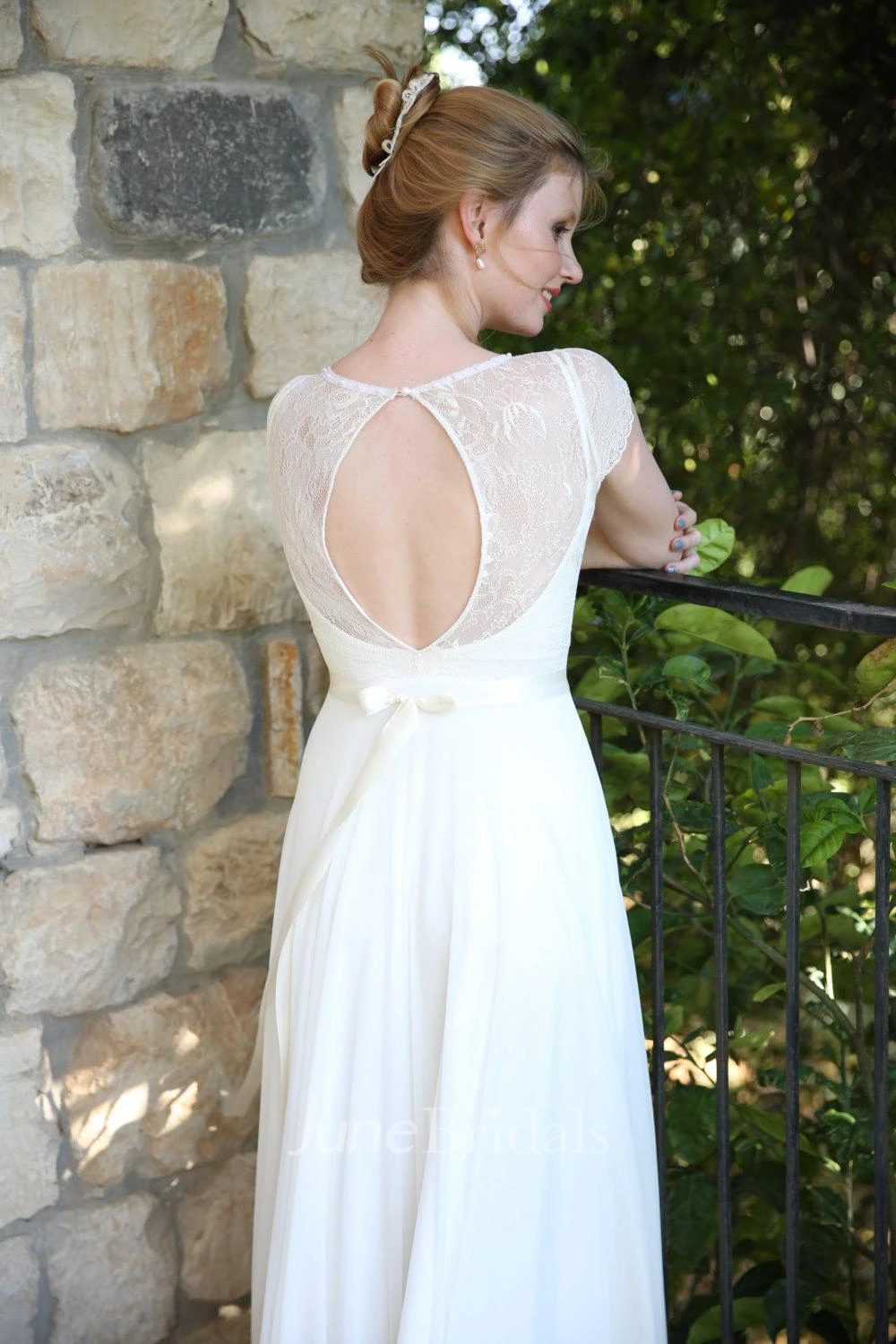 Scoop-Neck Cap-Sleeve Chiffon Pleated Wedding Dress With Keyhole