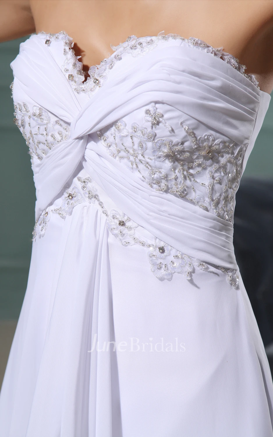 Sweetheart Sleeveless Crisscross Front Gathering Gown With Brush Train