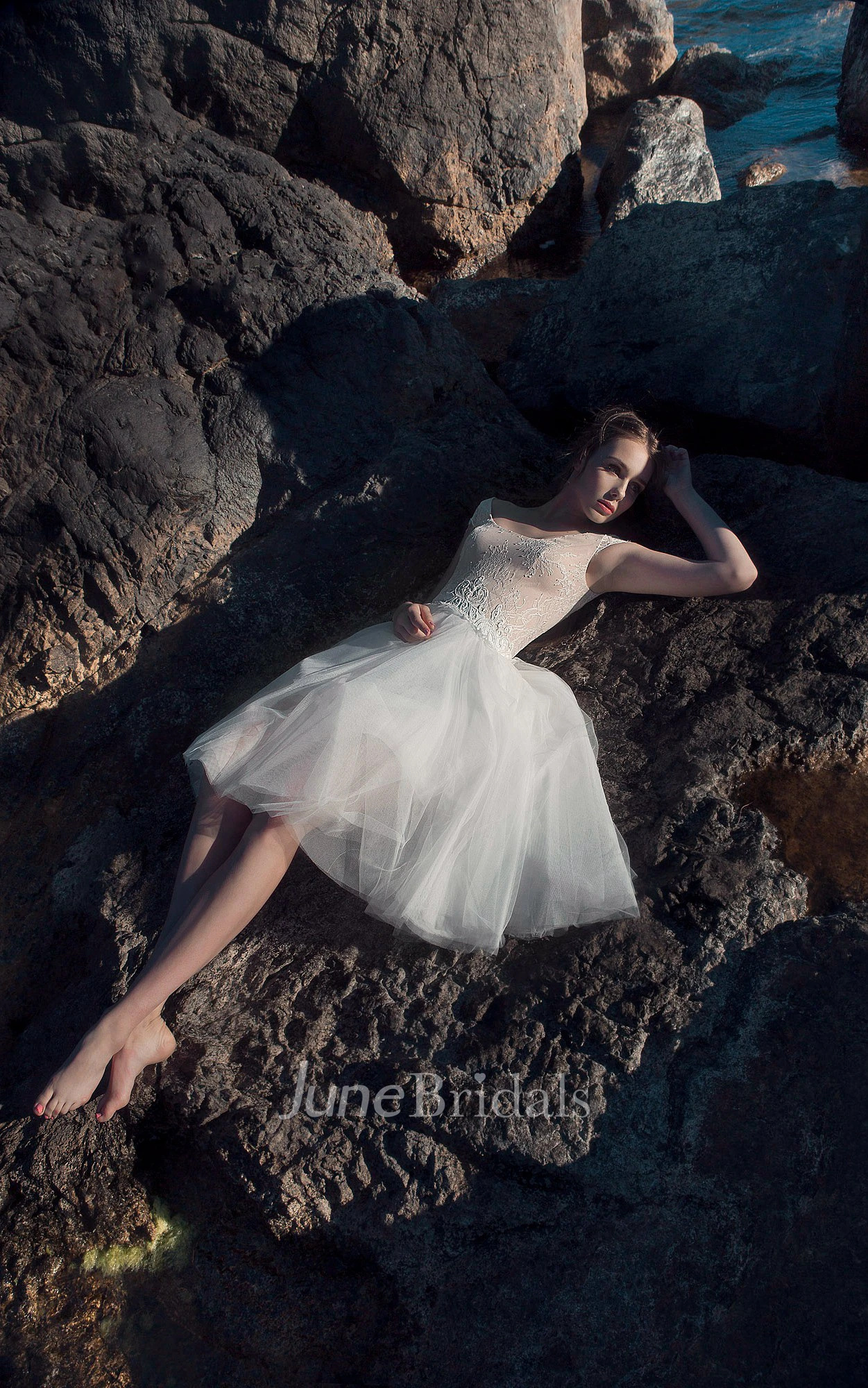 A-Line Knee-Length Scoop-Neck Cap-Sleeve Illusion Tulle Lace Dress