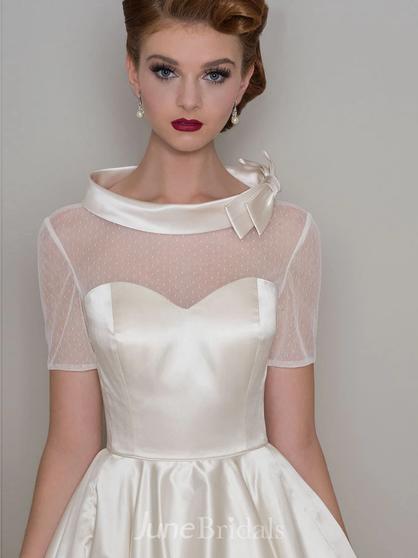 A-Line Knee-Length Bowed Short-Sleeve Satin Wedding Dress