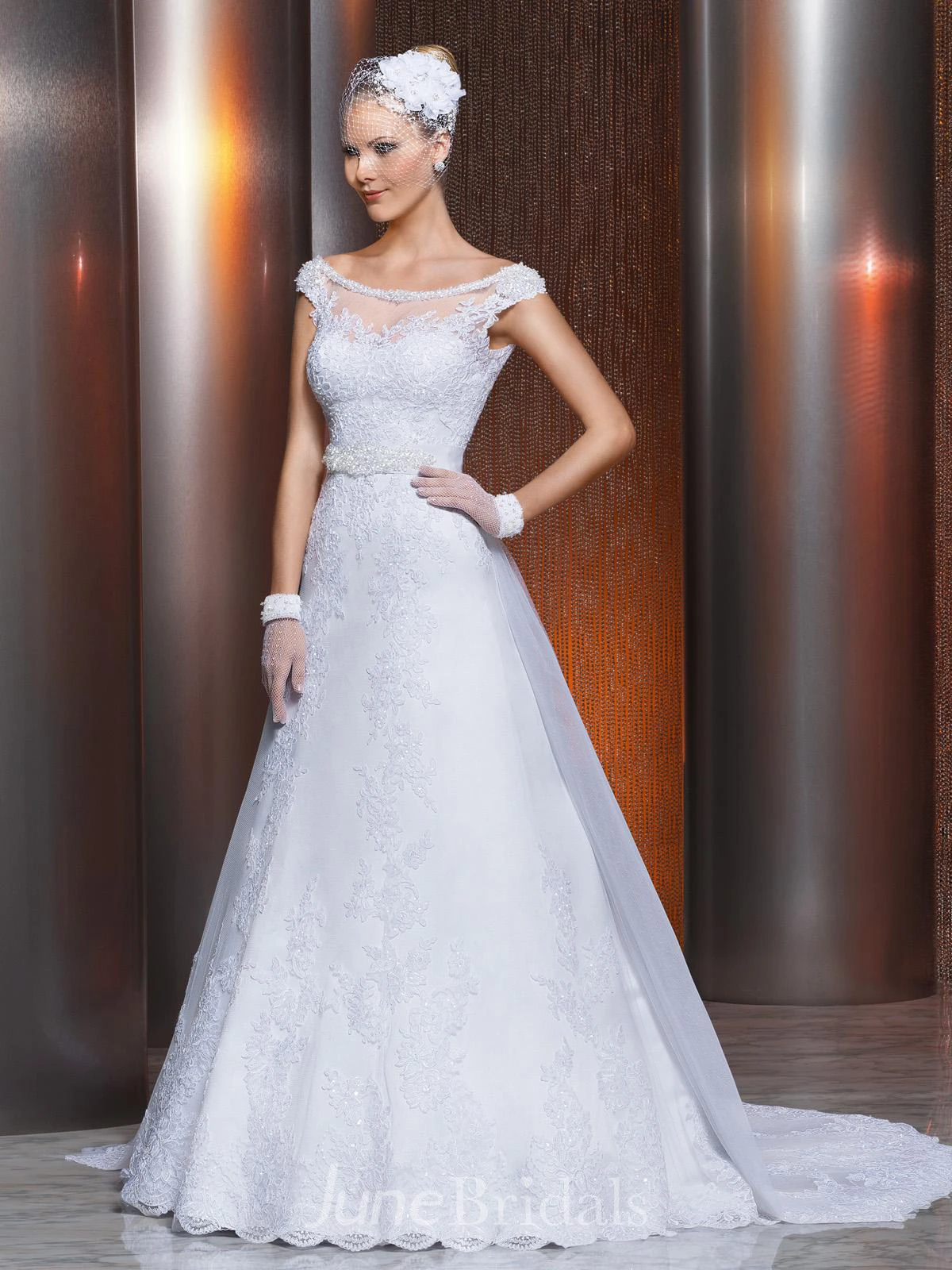 Gorgeous Scoop Lace Appliques A-Line Wedding Dress With Train