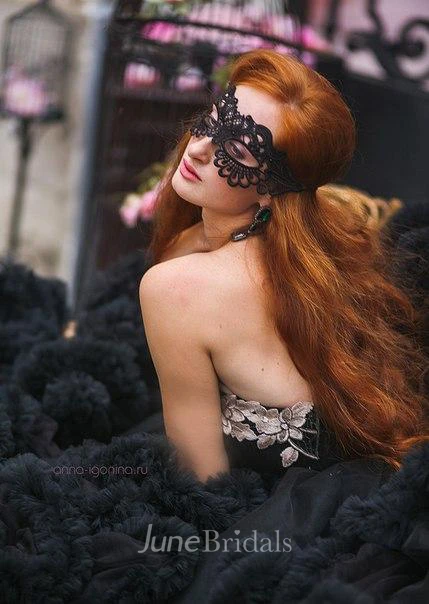 Gorgeous Appliques Ruffles Black Evening Dress Court Train Sleeveless