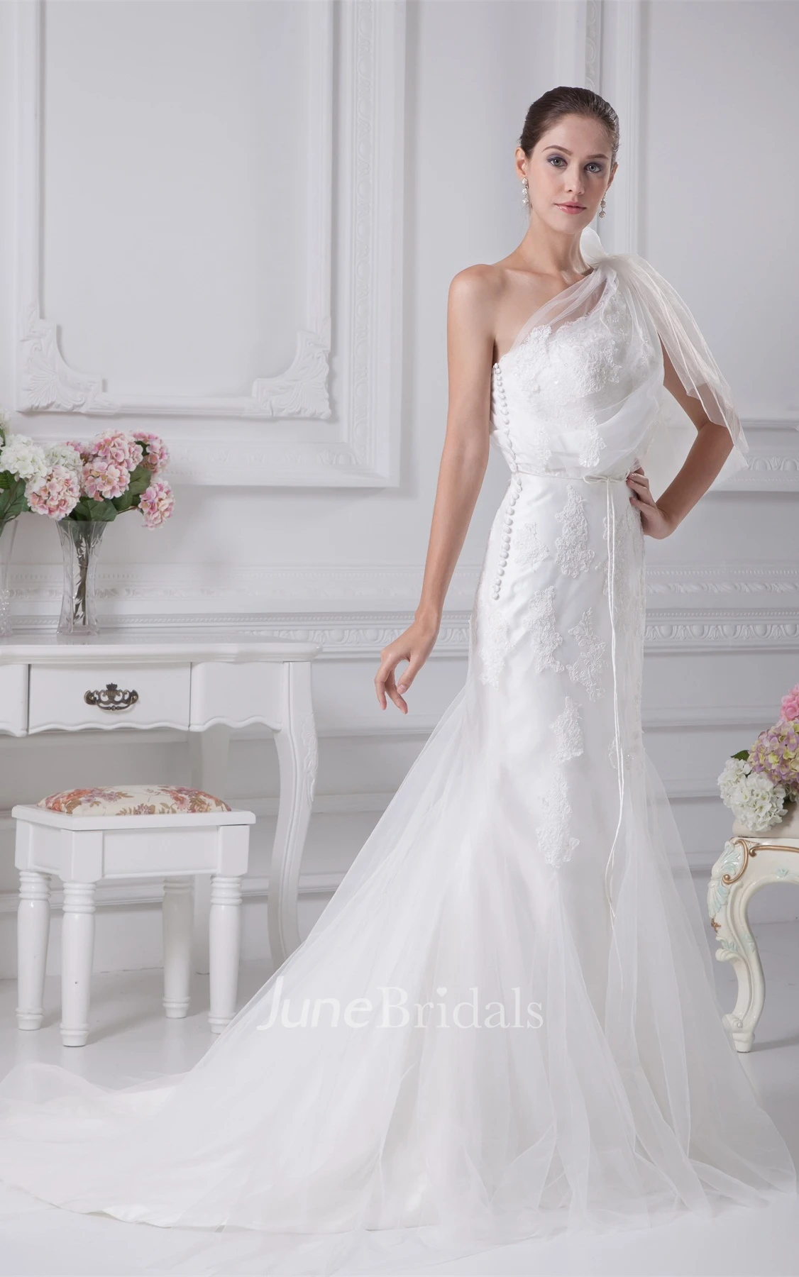 One-Shoulder Tulle Appliqued Dress with Trumpet Silhouette