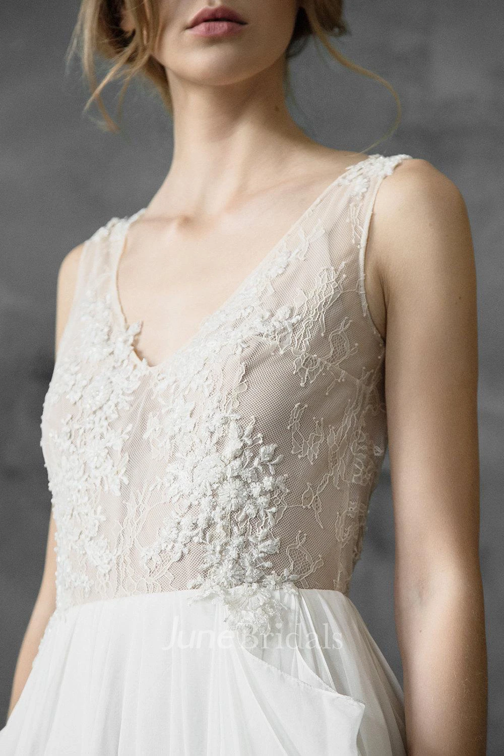 Plunged Sleeveless Chiffon Pick Up Wedding Dress With Appliques