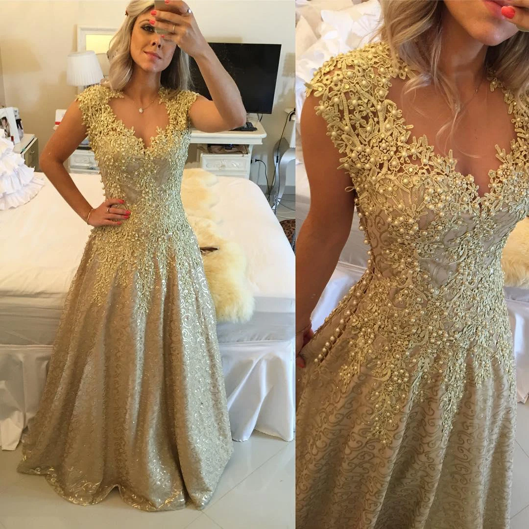 Glamorous Cap Sleeve Lace Appliques Prom Dresses Floor Length Formal Wear