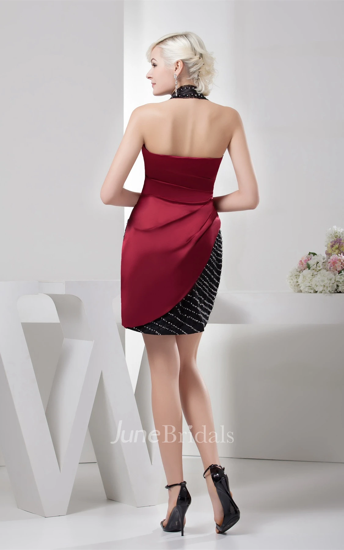 Sleeveless Pencil Short Dress with Halter and Beading