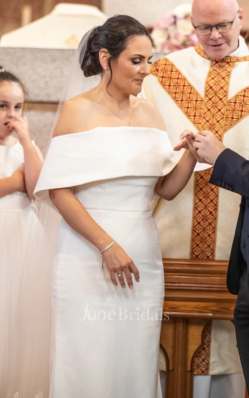 Simple Casual Off-the-shoulder Mermaid Open Back Wedding Dress with Chapel Train for Women