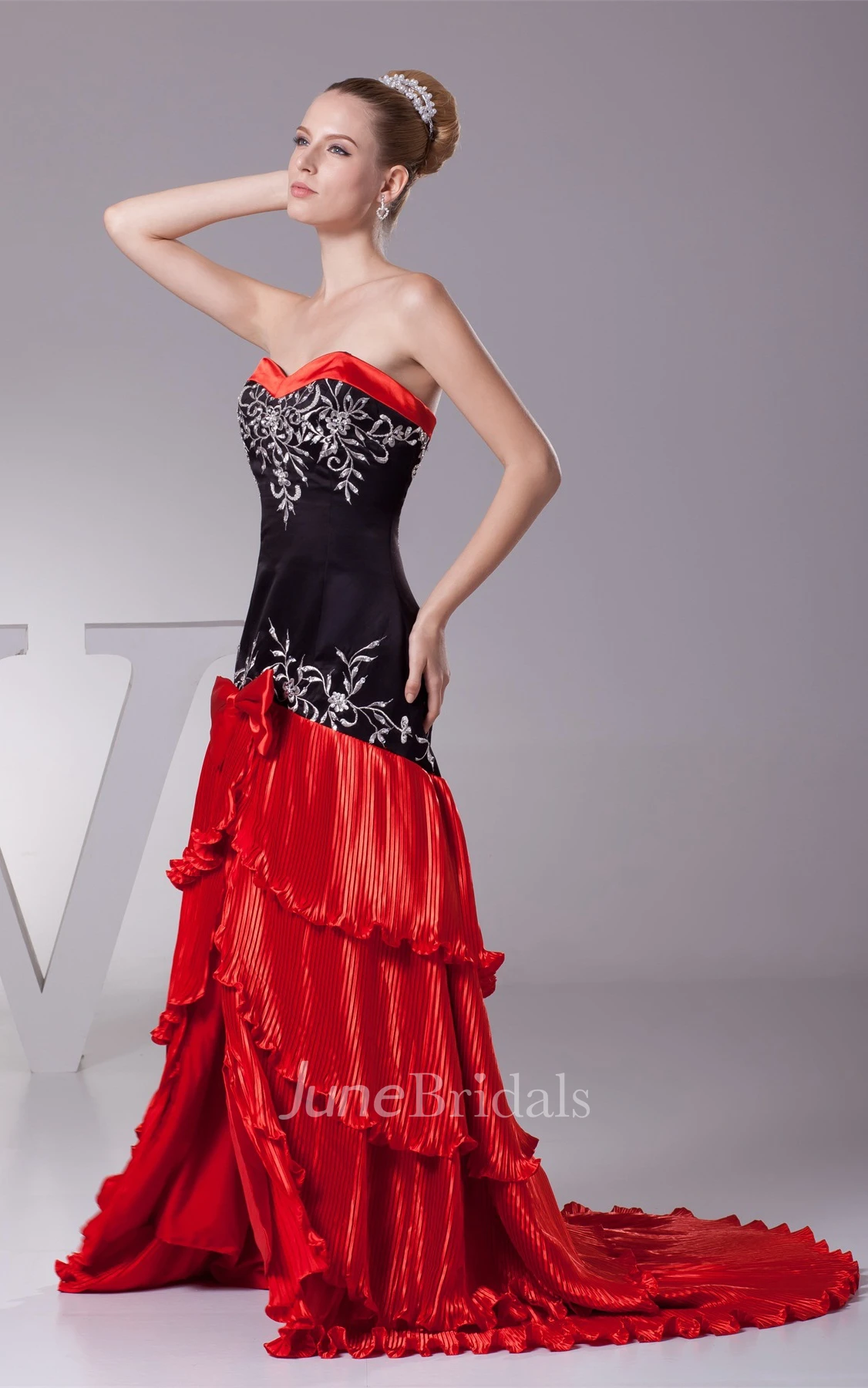 Sweetheart Tiered Front-Split Dress with Bow and Embroideries