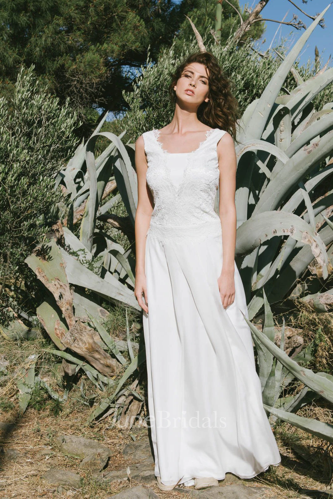 Adorable Sleeveless Wedding Dress With Deep-V Back