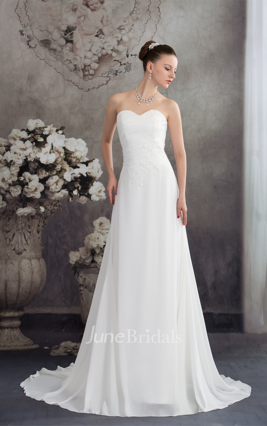 Sweetheart chiffon best sale wedding dress