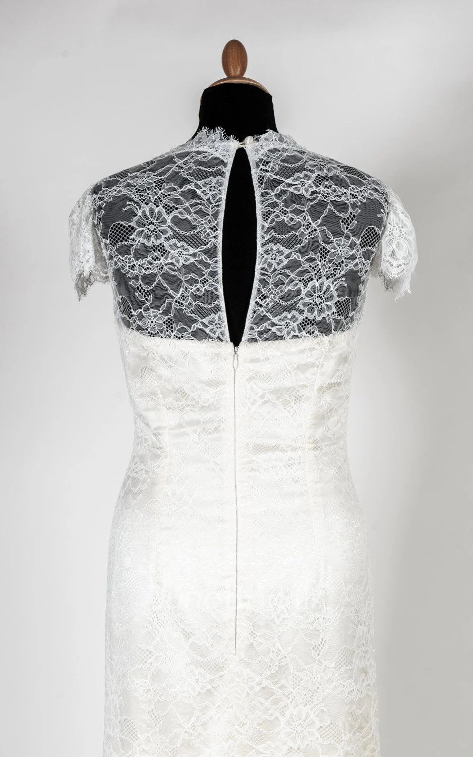 Lace V-Neck Cap Sleeve Mermaid Wedding Dress With Satin Lining