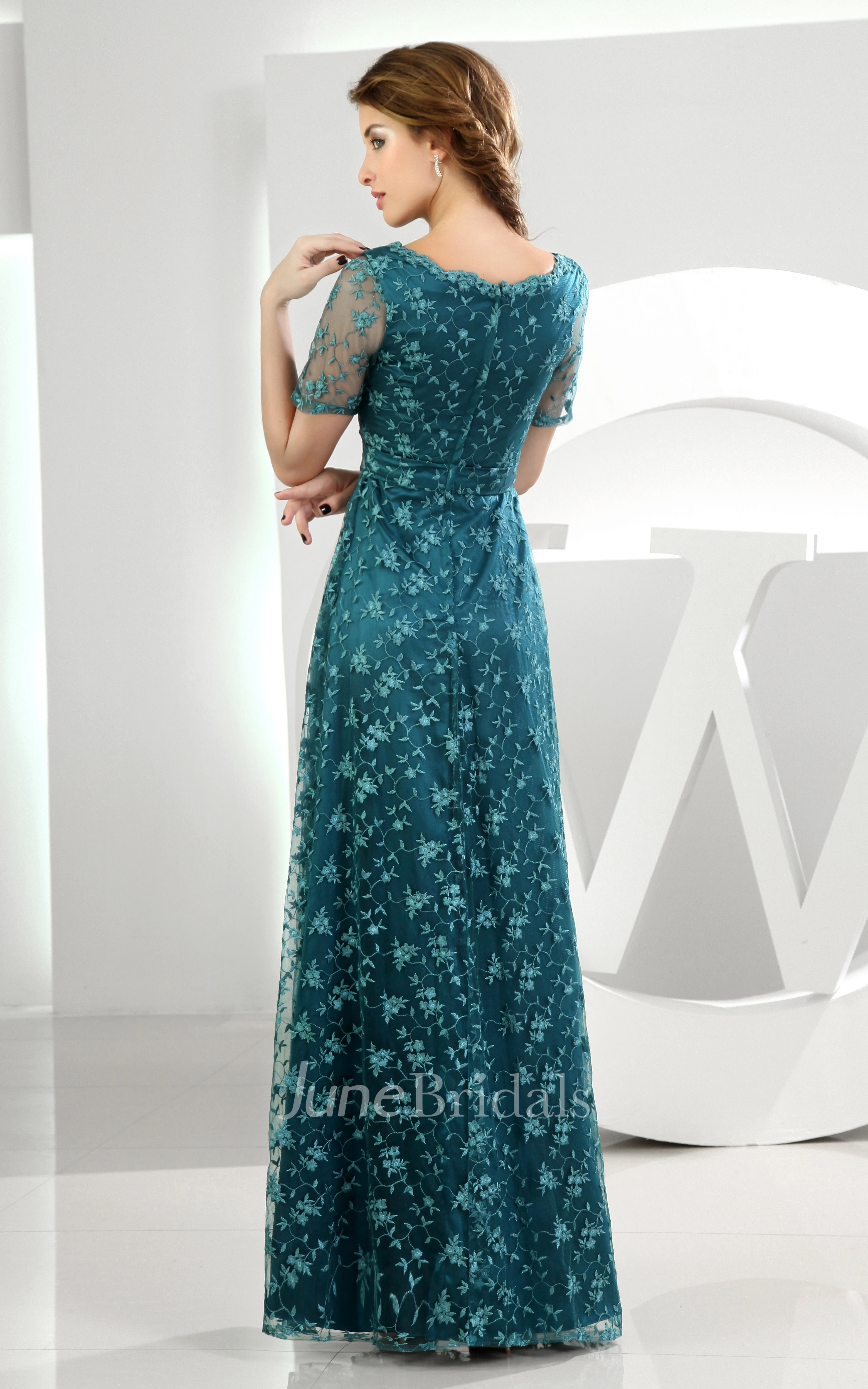 Refined Short-Sleeve Bateau-Neck Long Dress With Embroideries