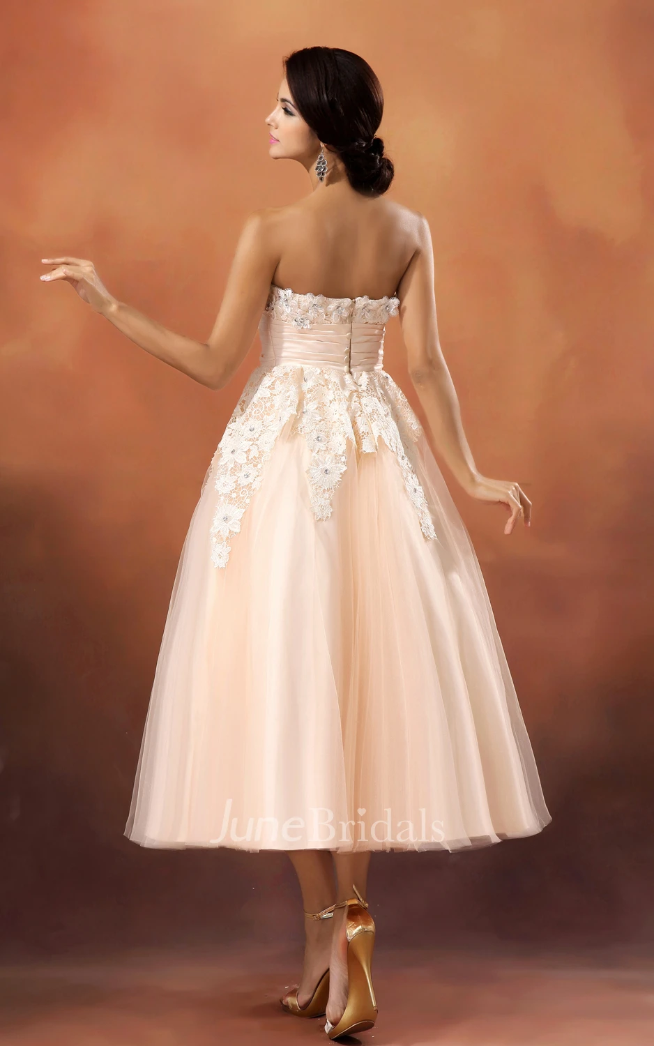 Lovely Cinched-Waisbtea-Length Dress With Lace Appliques