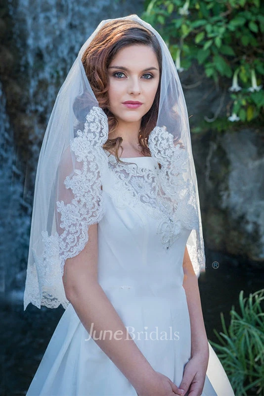 Double-Layer Short Bridal Veil With Hair Comb - June Bridals