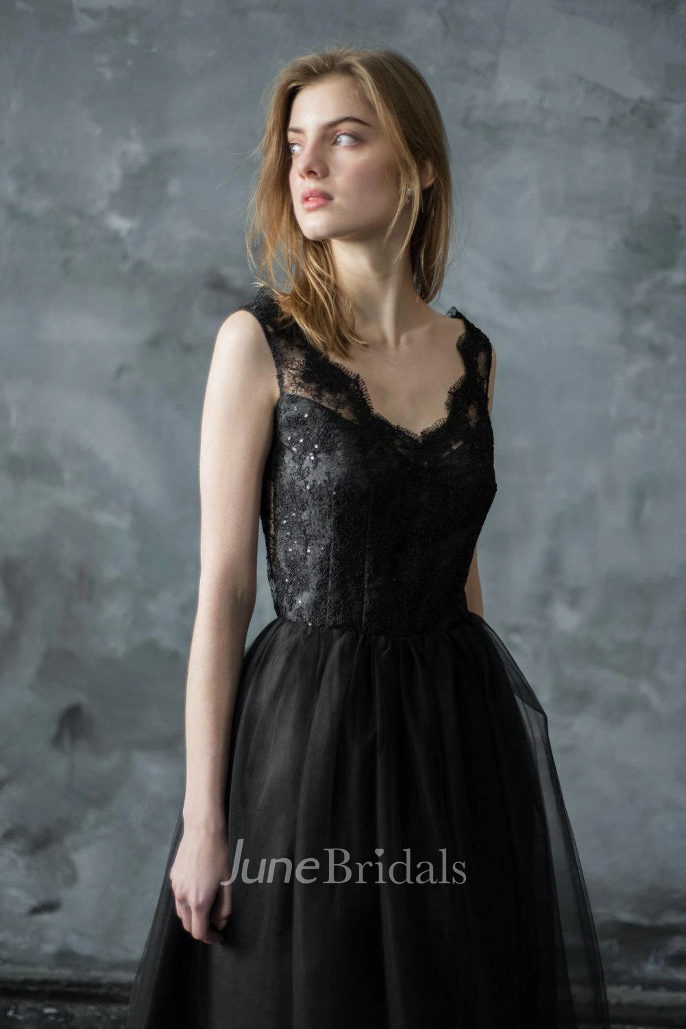 Short Mini V-Neck Tulle Lace Wedding Dress