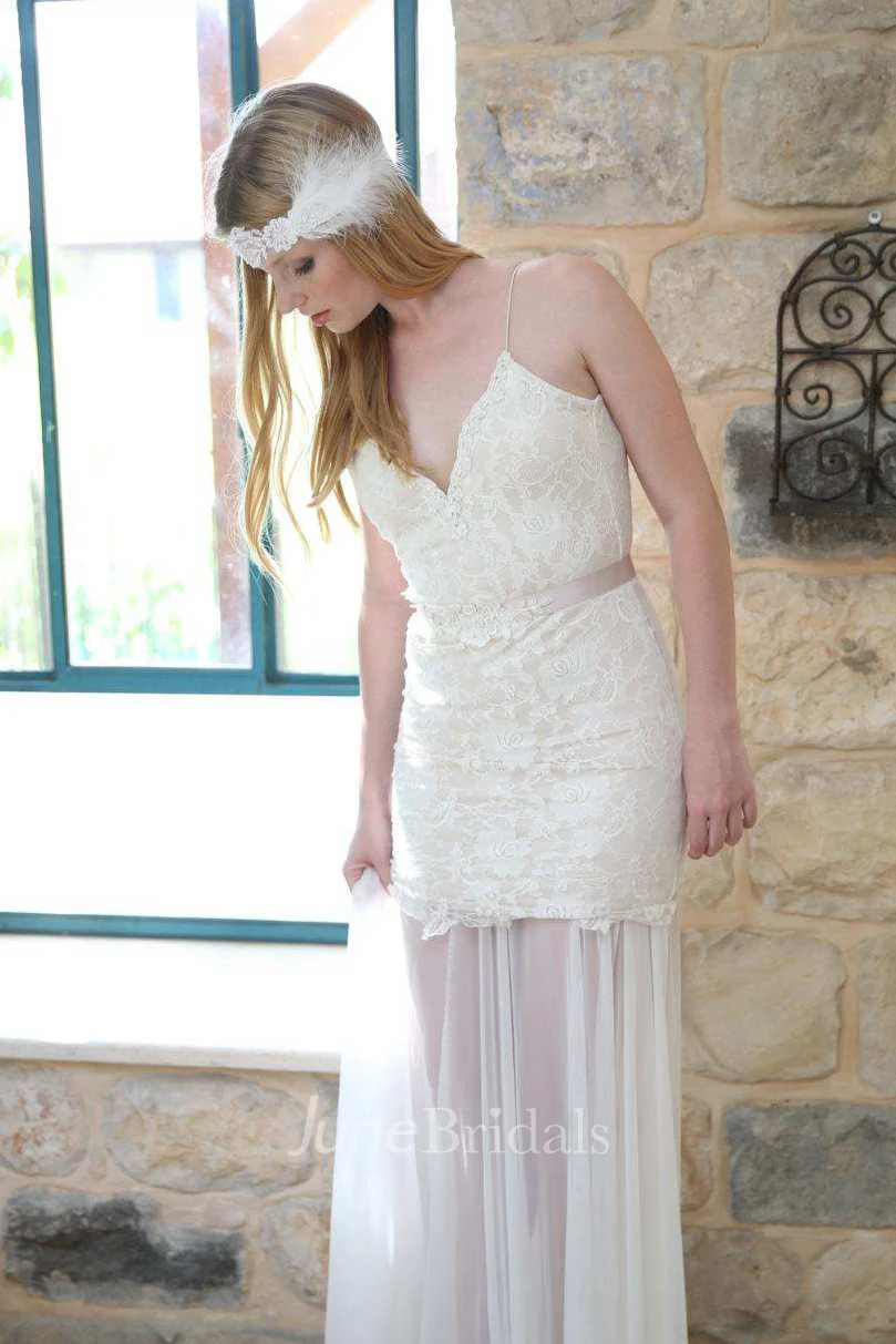Spaghetti V-Neck Short Tulle Wedding Dress With Lace Appliques