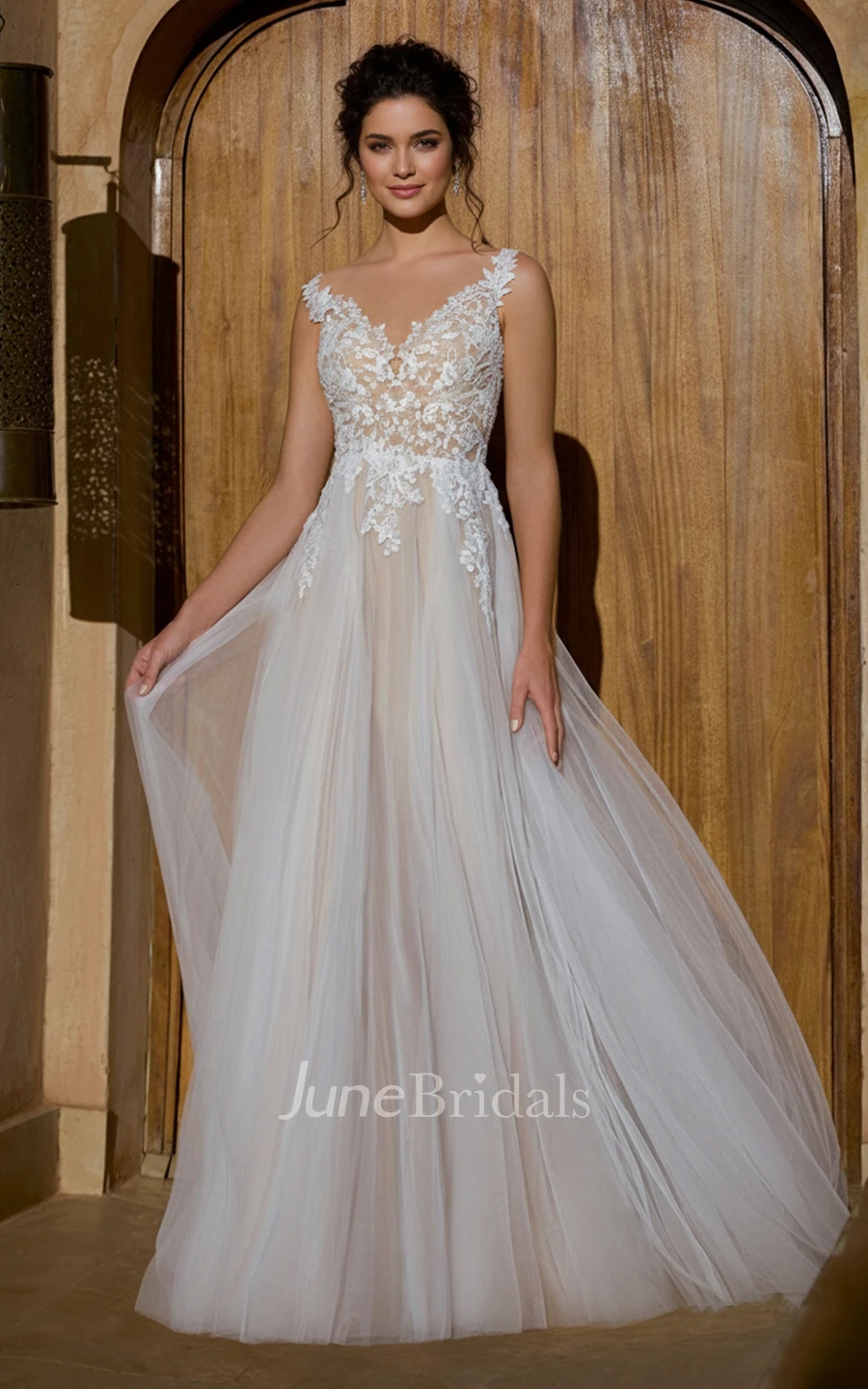 Floral A-Line Lace Sleeveless Wedding Dress Romantic V-Neck Tulle Garden Bridal Gown