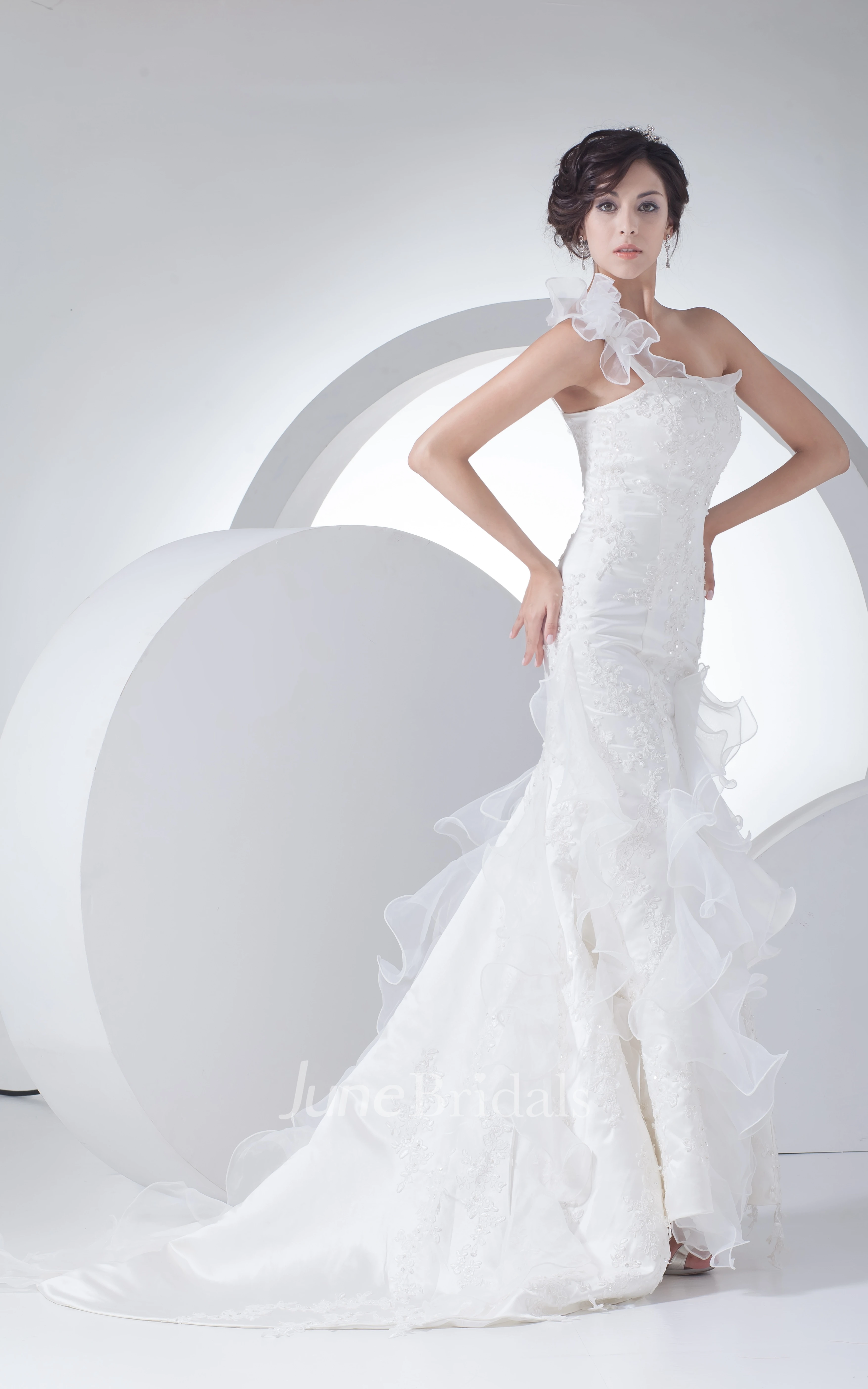 Noble Sleeveless Mermaid Dress With Ruffles and Appliques