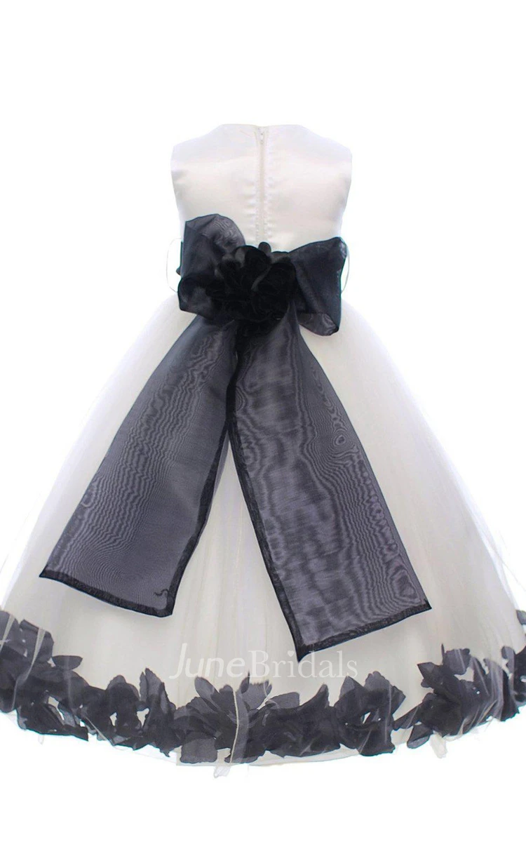 Sleeveless Scoop-neck Dress With Bow and Petals