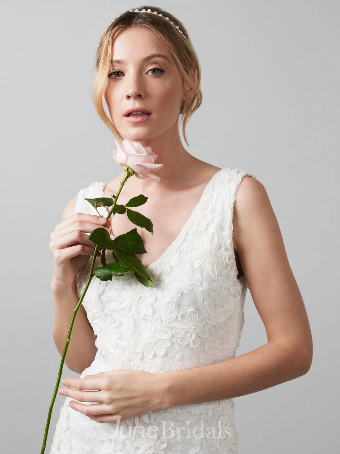 Midi V-Neck Appliqued Lace Wedding Dress With V Back