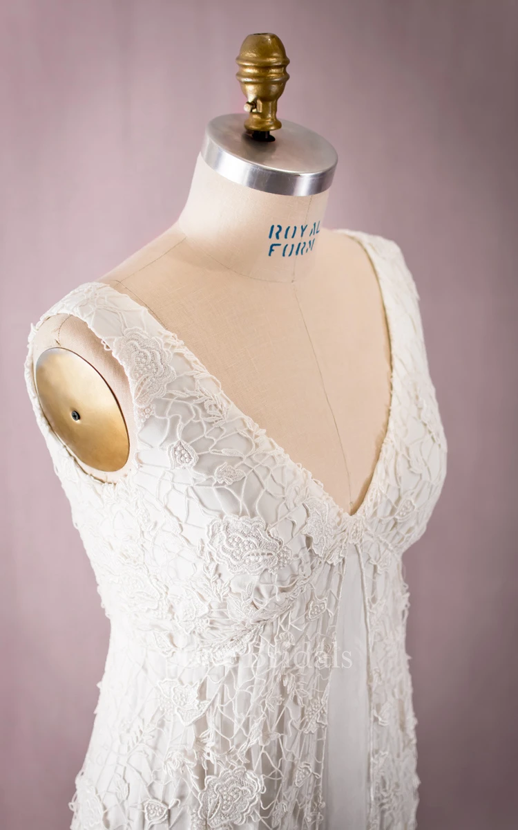 Vintage Style V-neck V-back Delicated Lace Floor-length Dress