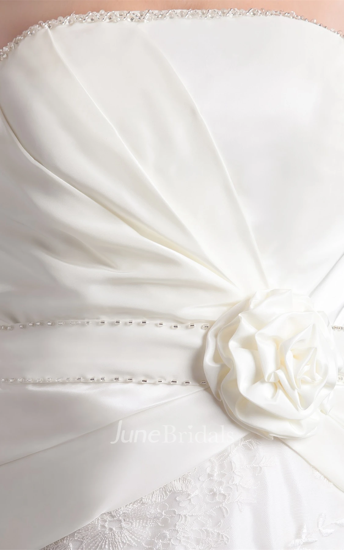 strapless body-fitting short lace dress with flower