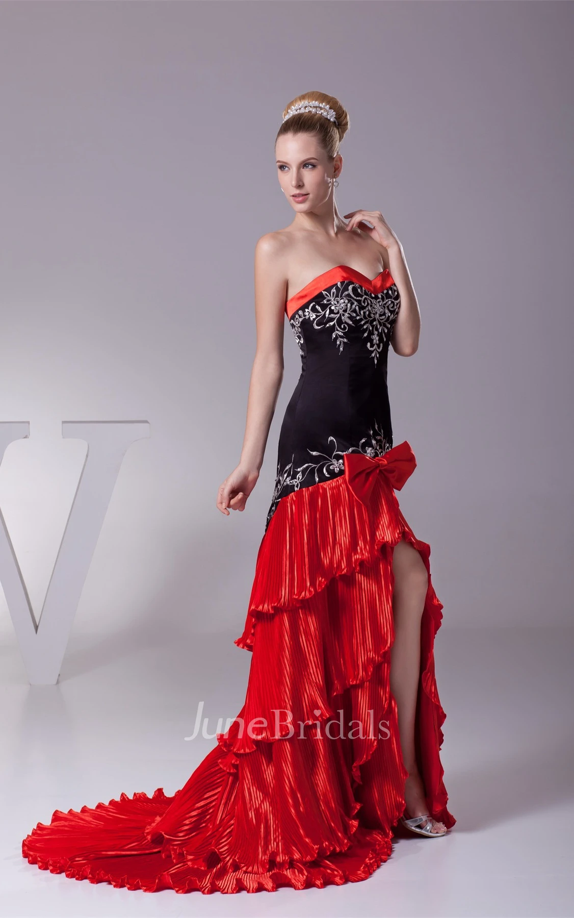 Sweetheart Tiered Front-Split Dress with Bow and Embroideries