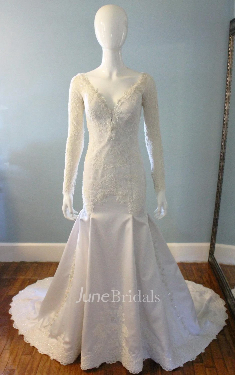 Trumpet V-Neck Long Sleeve Lace Satin Dress With Beading Appliques Button