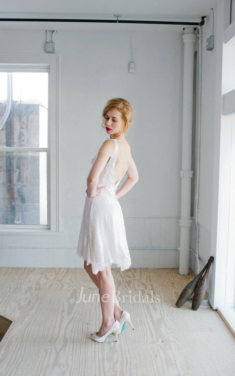 Scalloped Neck Sleeveless Backless A-Line Short Lace Wedding Dress