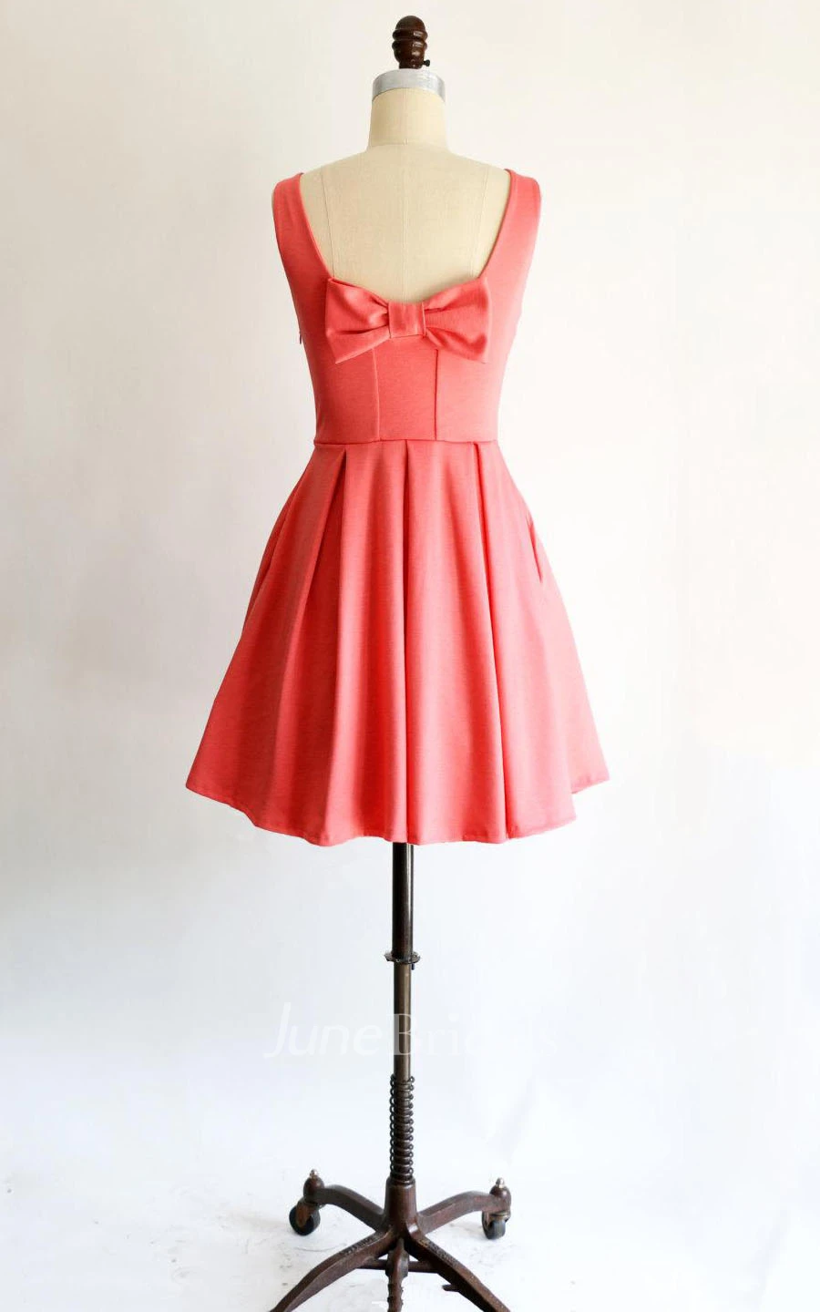 Knee-length A-line Satin Dress With Pleats And Bow