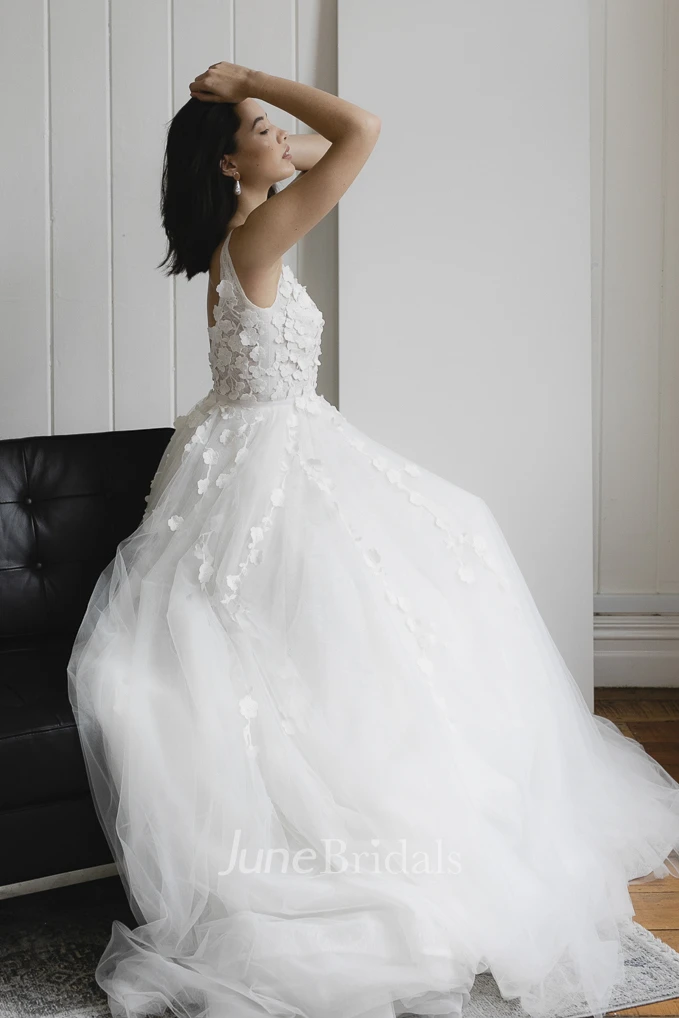 Lace Appliqued Deep V-back Romantic Plunging V-neck Sleeveless Bridal Ballgown With Tulle Skirt