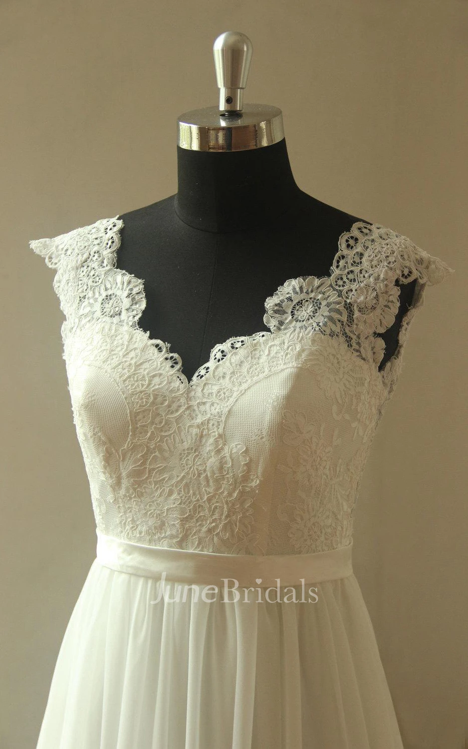 V-Neck Cap Sleeve Chiffon Lace Dress
