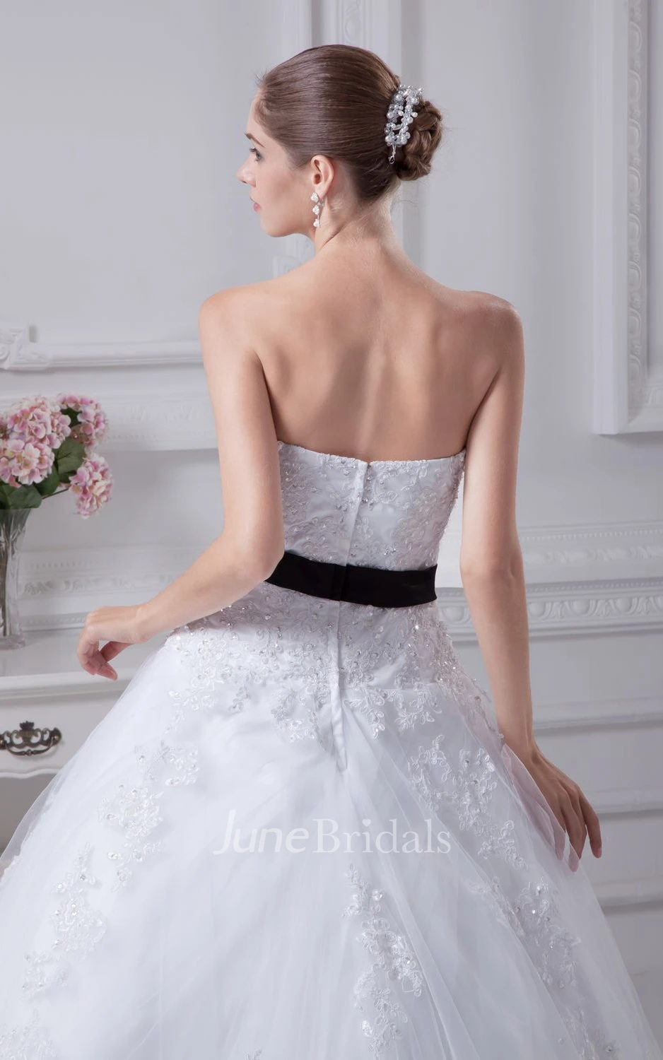 Elegant Sweetheart A-Line Ball Gown With Appliques and Flower