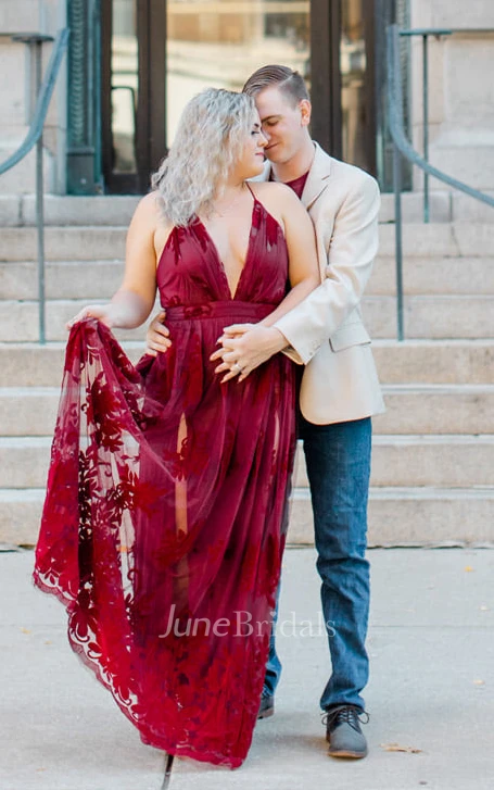 Plus Size Romantic A-Line V-neck Tulle Sleeveless Evening Dress