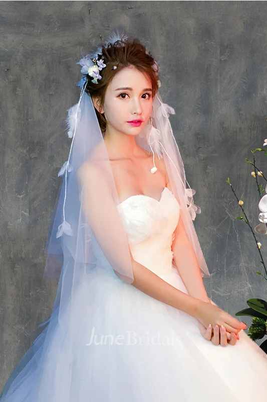 Latest Korean Handmade Tulle Wedding Veil with Draping Lines and Flowers