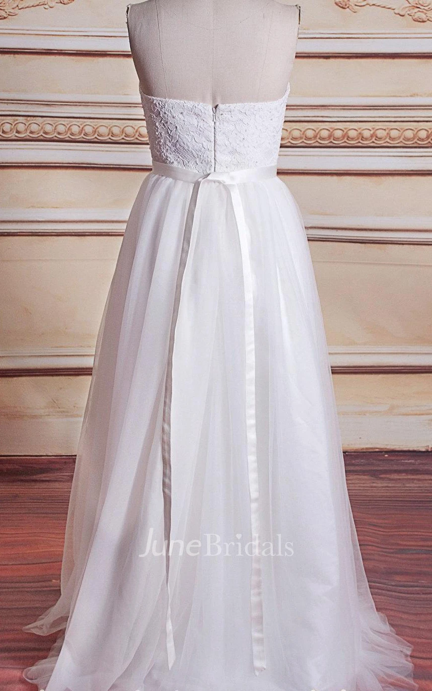A-Line Strapped Sweetheart Tulle Lace Satin Weddig Dress