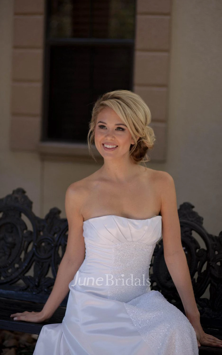 A-Line Sleeveless Sleeve Satin Weddig Dress With Sequins