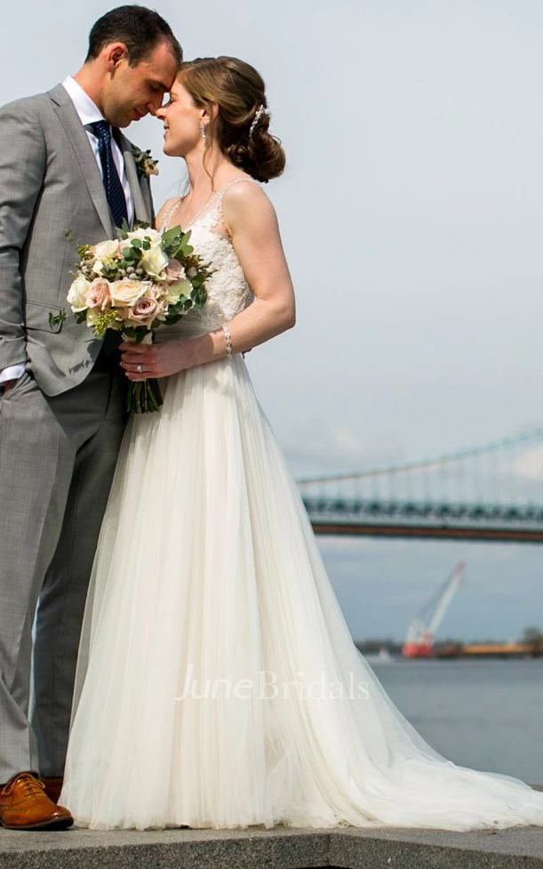 Short Tulle Lace Applique Bridal Veil - June Bridals