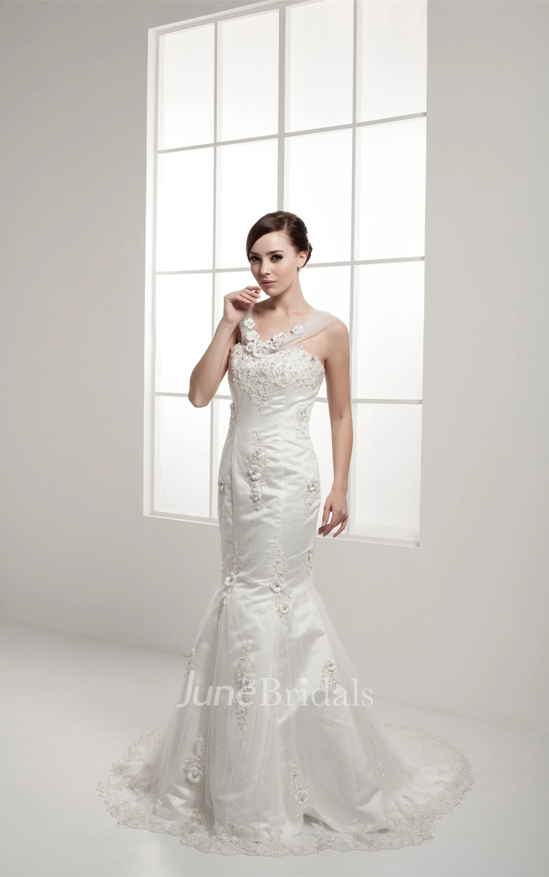 Sleeveless Mermaid Appliqued Dress with Flower and Sweep Train