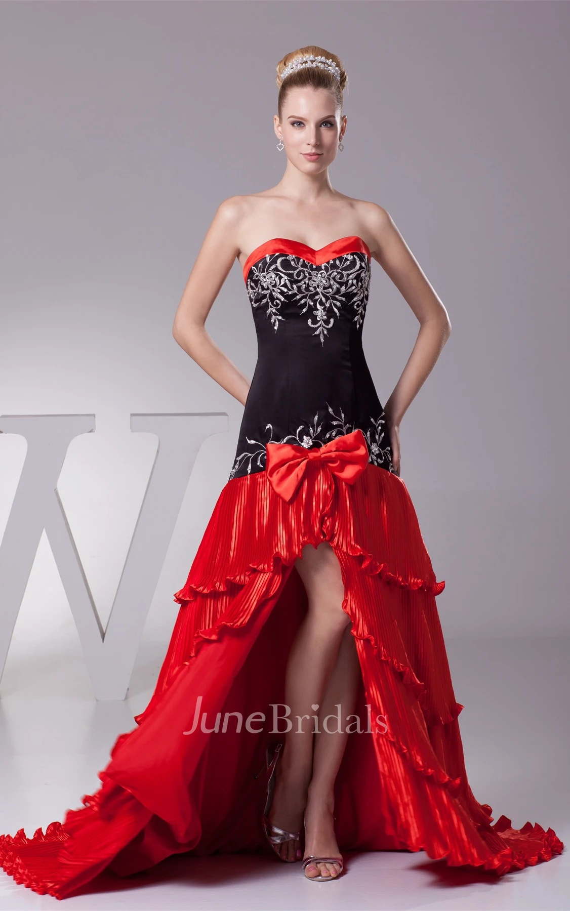 Sweetheart Tiered Front-Split Dress with Bow and Embroideries