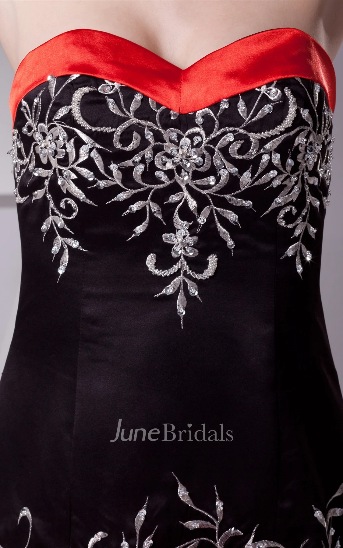 Sweetheart Tiered Front-Split Dress with Bow and Embroideries