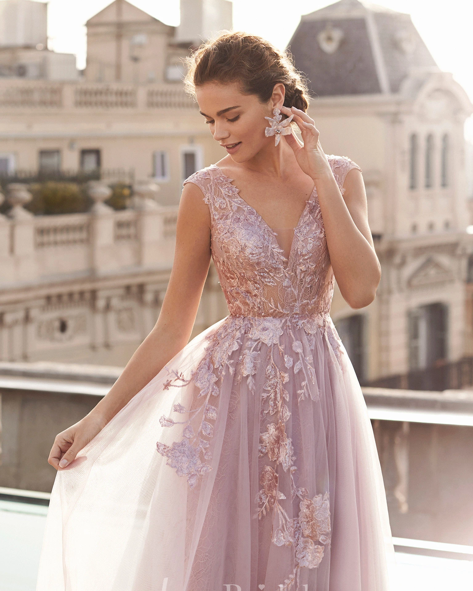 Casual A-Line V-neck Floor-length Tulle Formal Dress with Appliques
