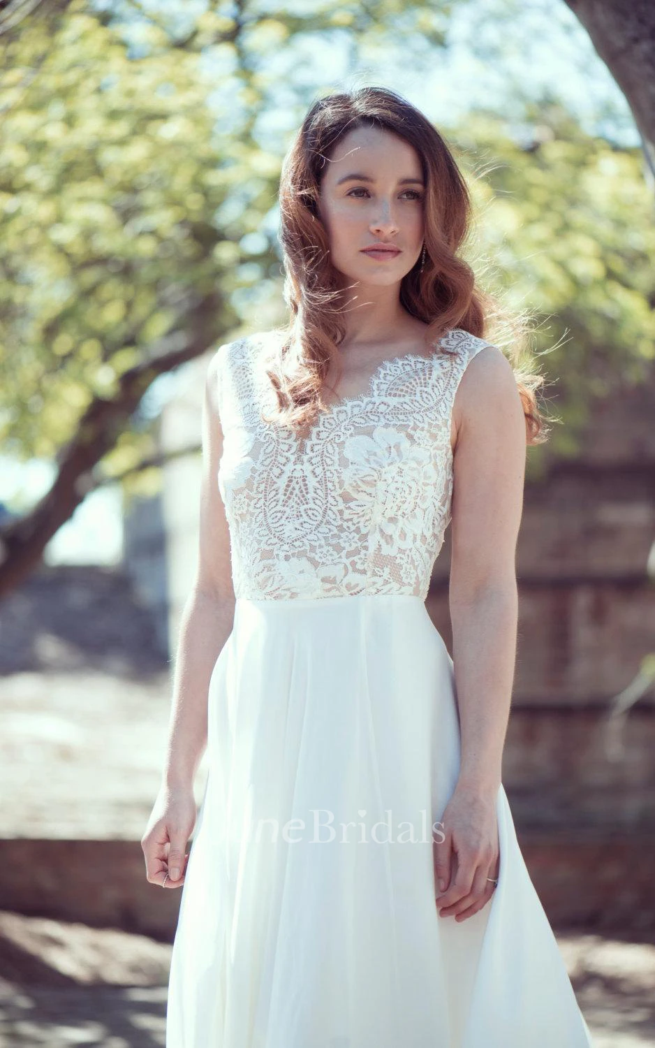 Sexy V-Neck Sleeveless Chiffon Wedding Dress With Split Side