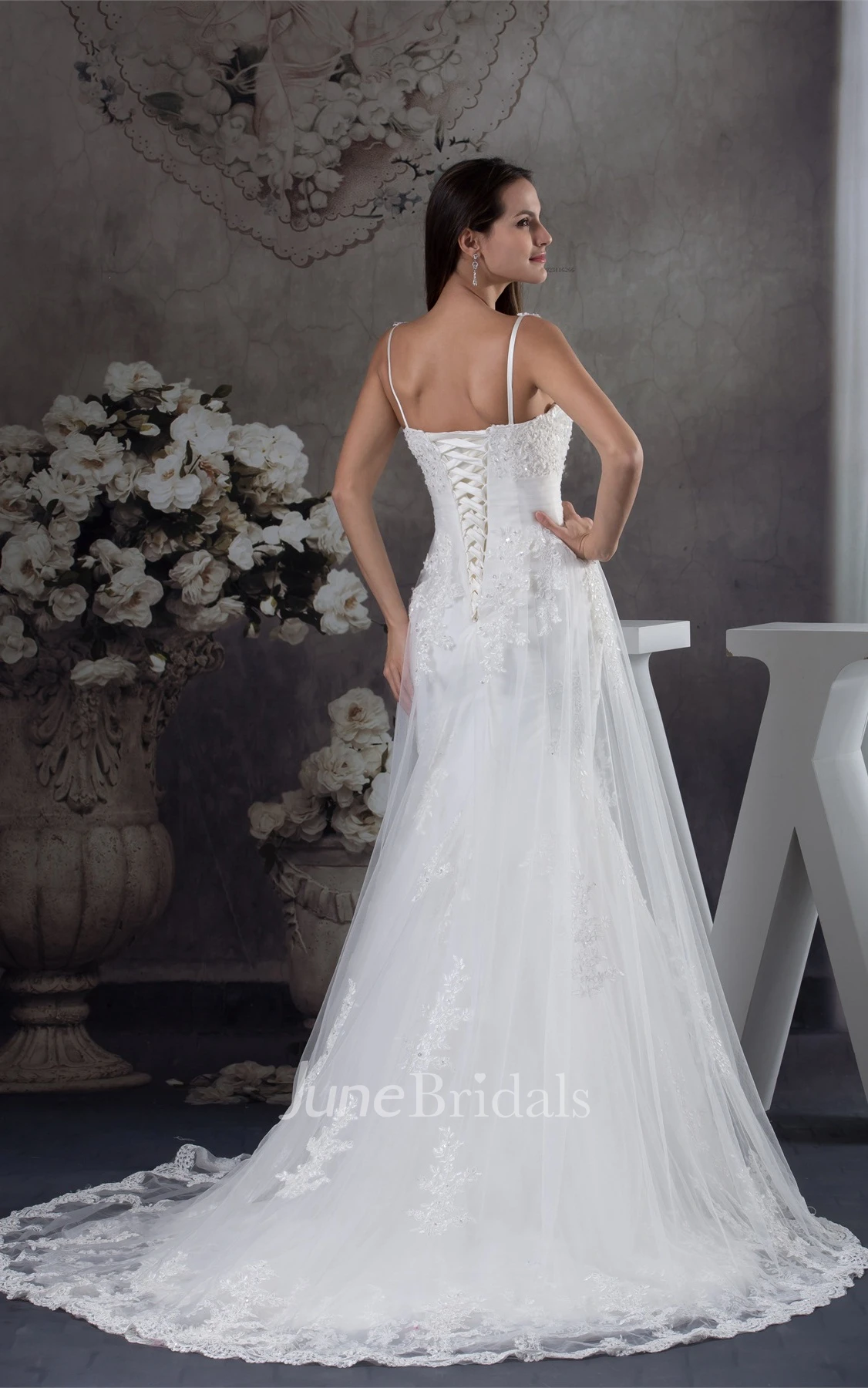 Scoop-Neckline Sleeveless A-Line Lace Gown with Appliques Cinched Waistband